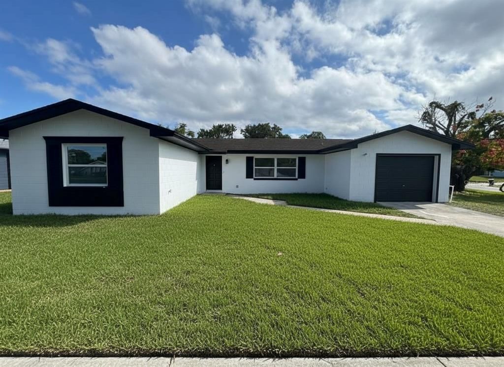 Attached, Exterior, Facade, Ranch