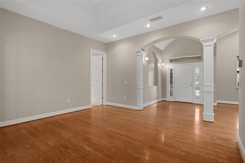 Empty room, Interior, Recessed Lighting, Wood Texture Flooring