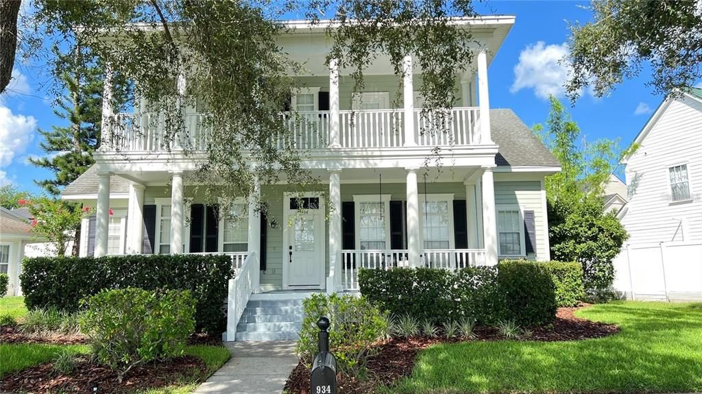 Exterior, Facade, American Foursquare