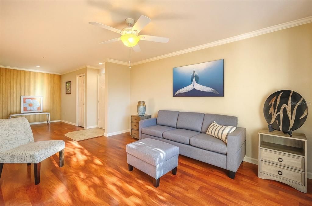 Interior, Recessed Lighting, Wood Texture Flooring