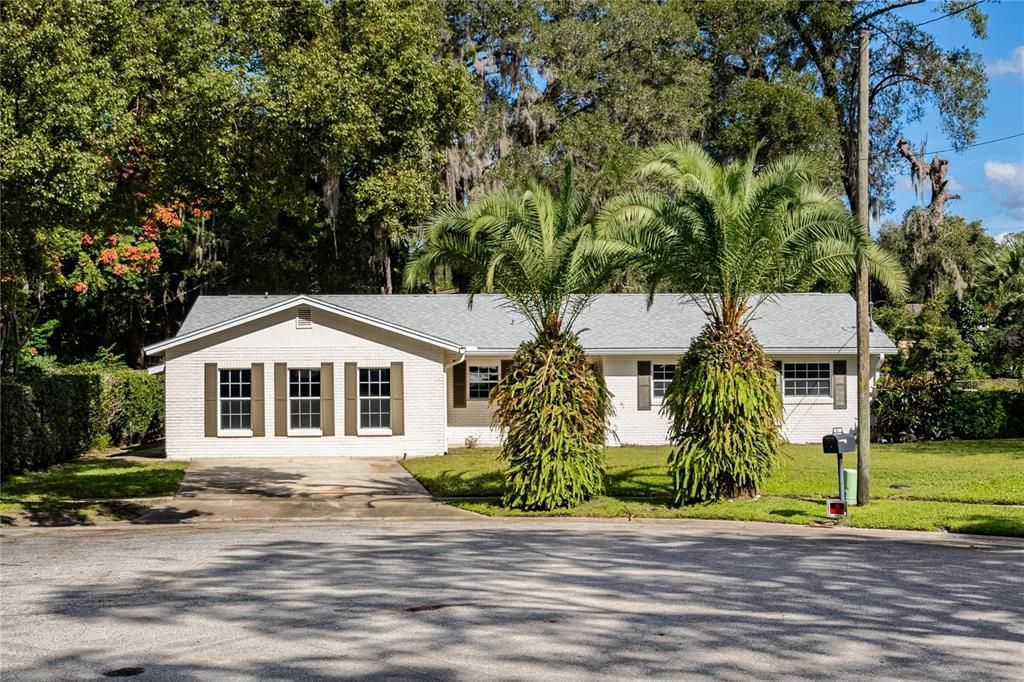 Exterior, Facade, Ranch