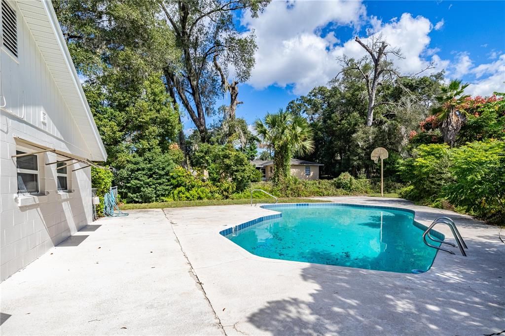 Exterior, Pool