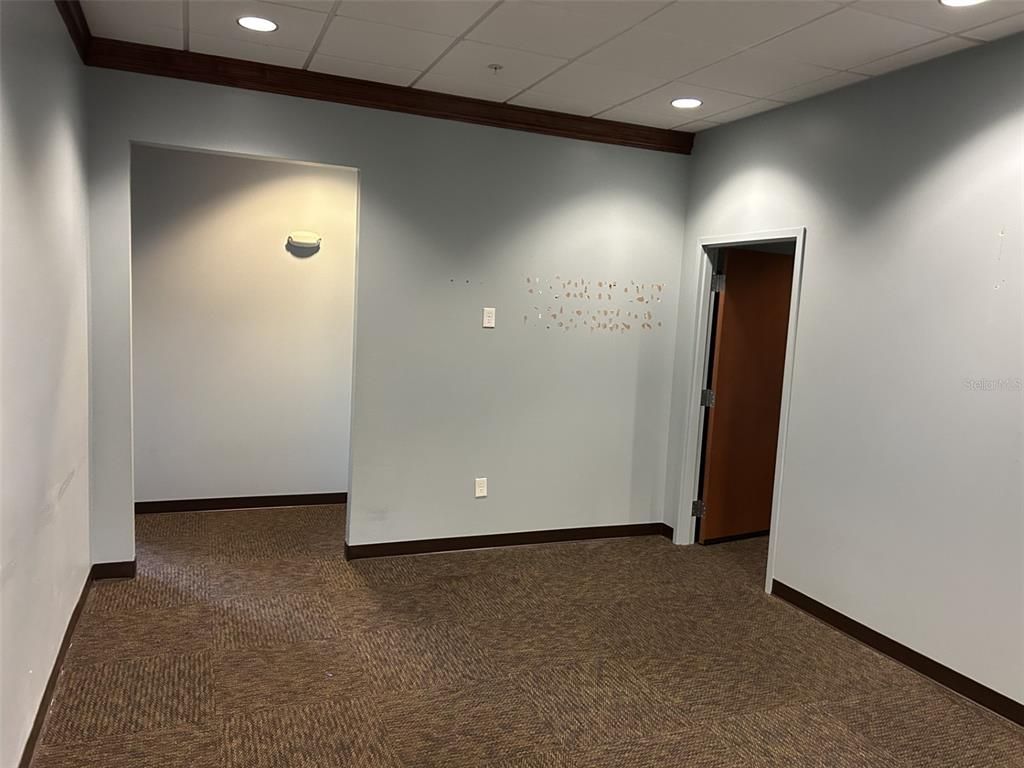Empty room, Interior, Recessed Lighting