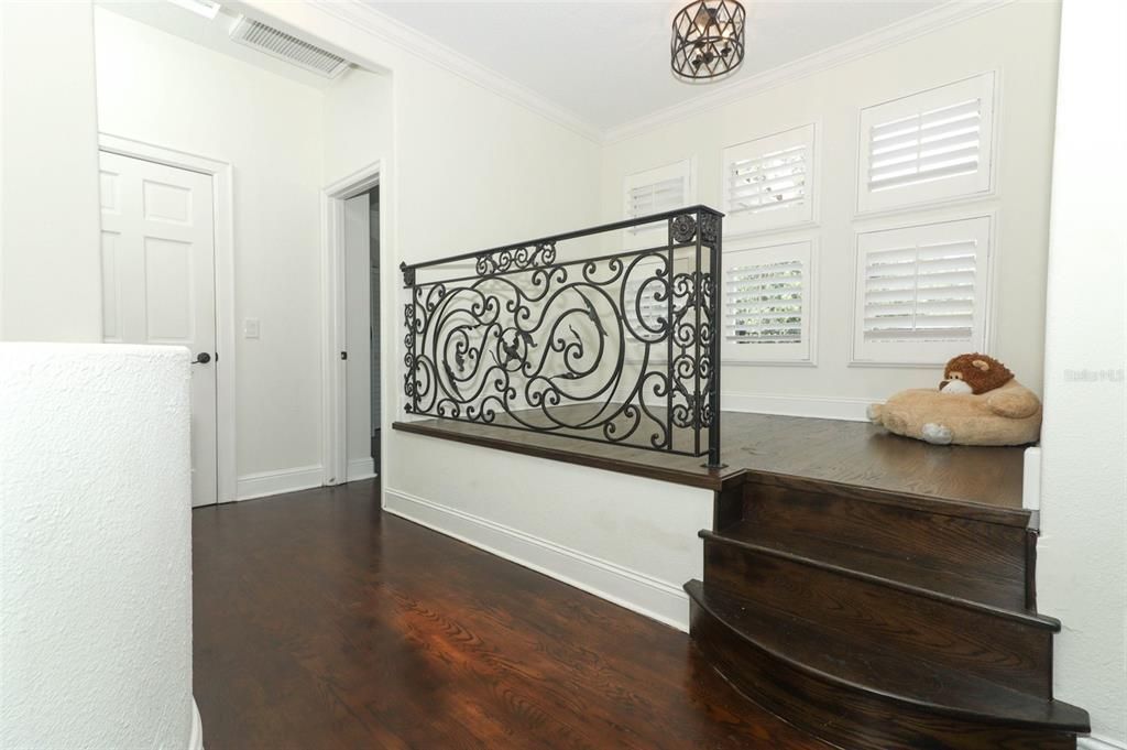 Interior, Pendant Lights, Wood Texture Flooring