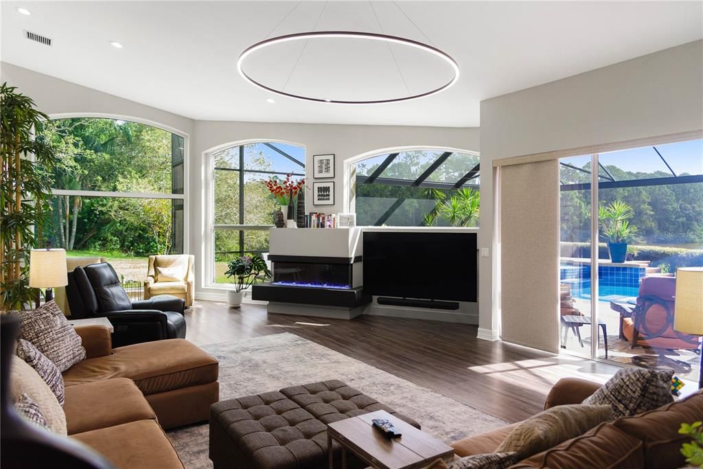 Interior, Living room, Recessed Lighting, Sun Room, Wood Texture Flooring