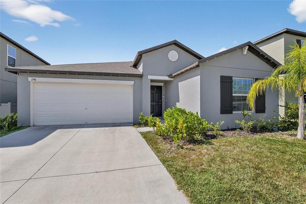 Attached, Exterior, Facade, American Craftsman