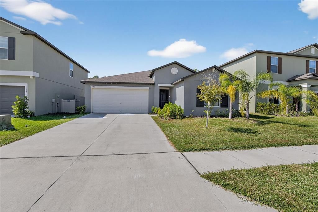 Attached, Exterior, Facade, Farmhouse