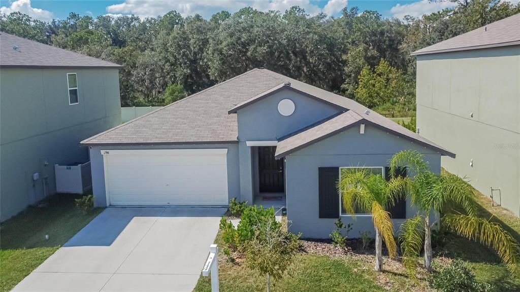 Attached, Exterior, Facade, None