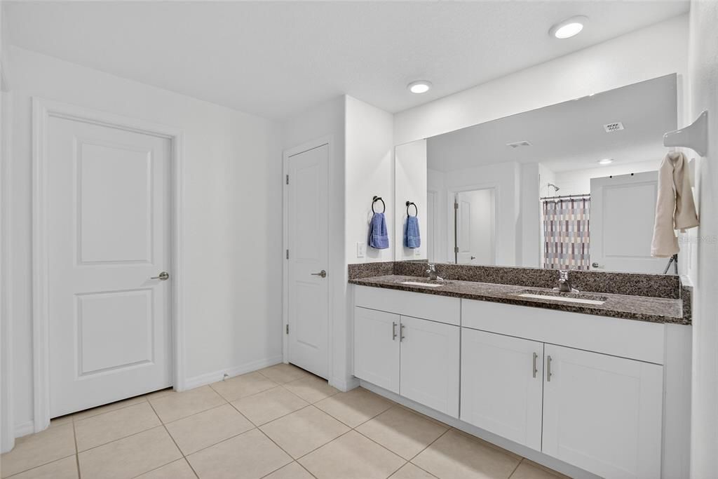 Bathroom, Dual Sink Vanities, Interior, Recessed Lighting