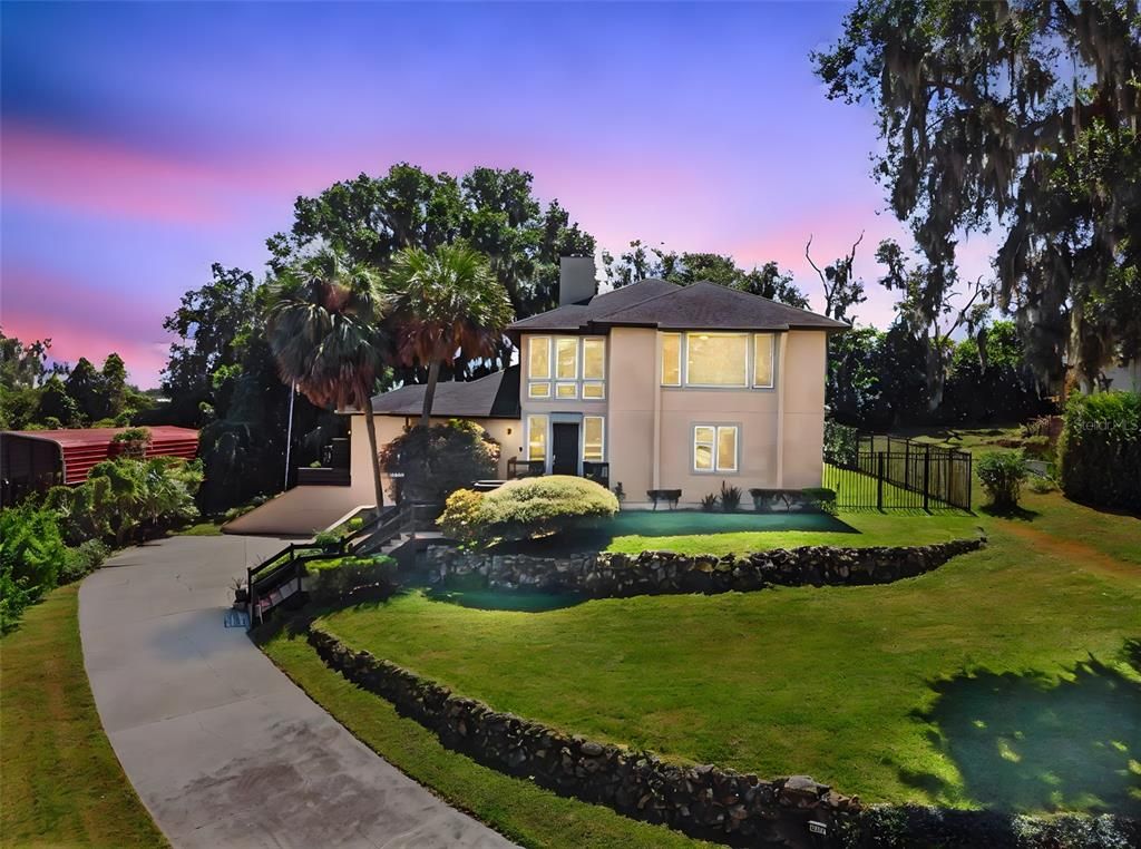 Backyard, Exterior, Facade, Modern