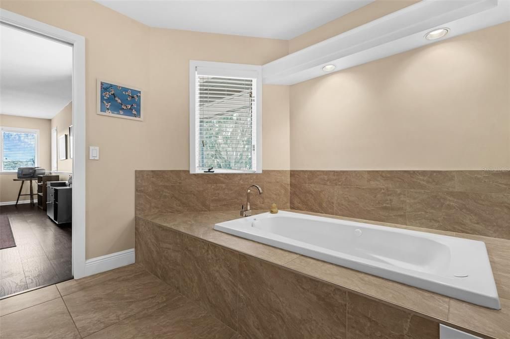 Bathroom, Interior, Recessed Lighting, Wood Texture Flooring