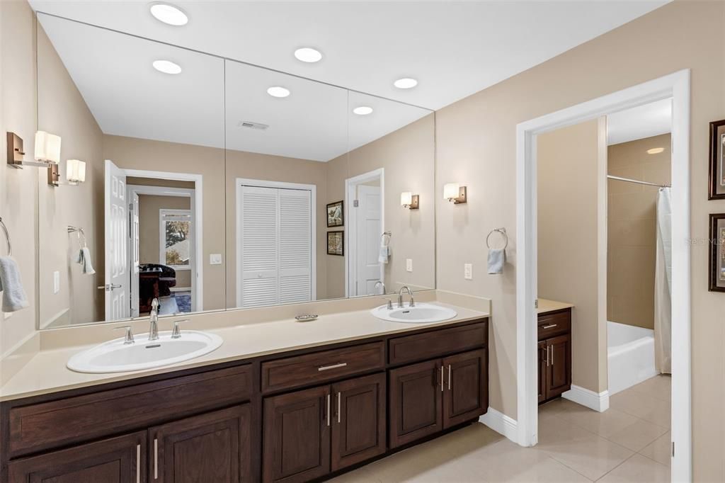 Bathroom, Dual Sink Vanities, Interior, Recessed Lighting