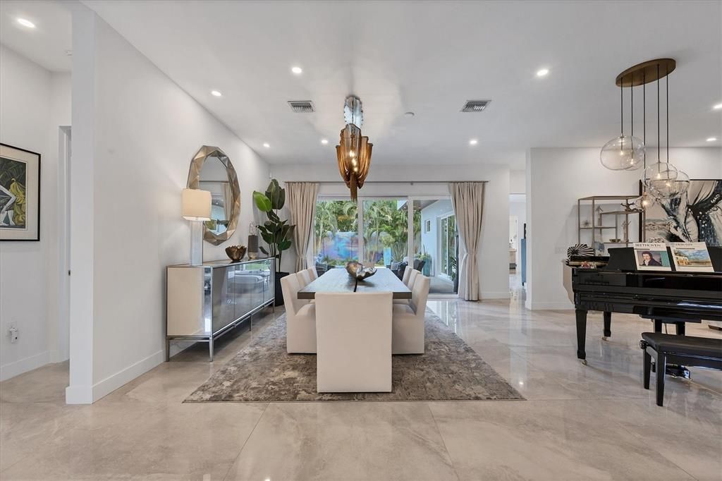 Dining room, Interior, Pendant Lights, Piano, Recessed Lighting