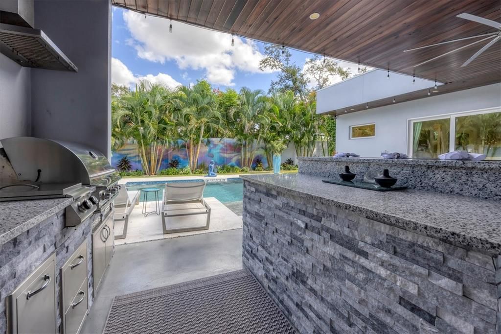 Exterior, Outdoor Kitchen, Pool