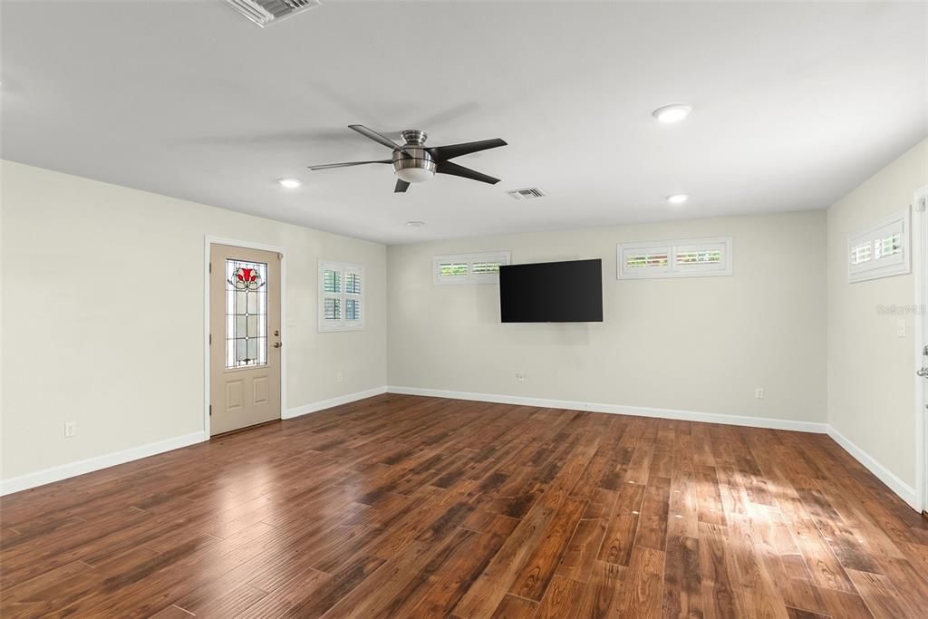 Empty room, Interior, Recessed Lighting, Wood Texture Flooring