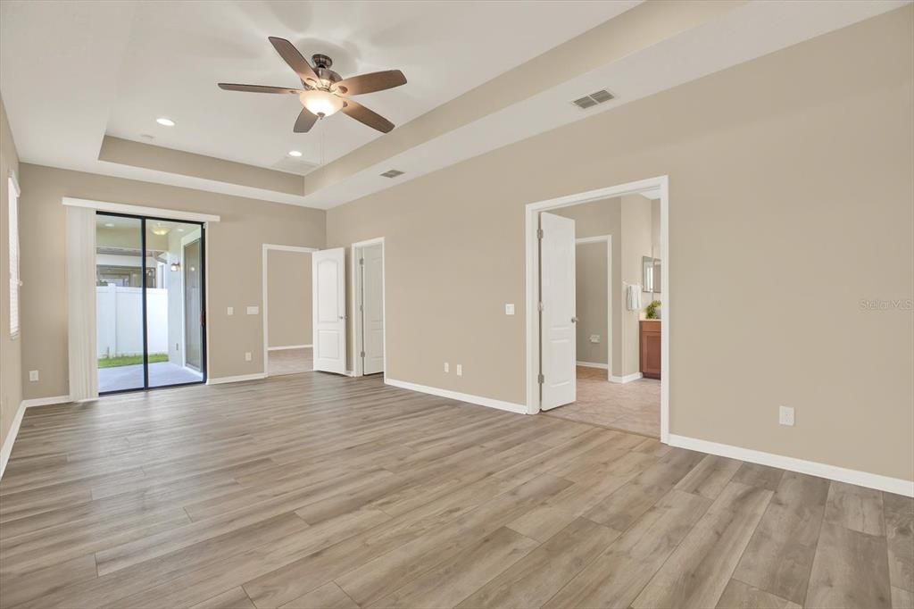 Empty room, Interior, Recessed Lighting, Wood Texture Flooring