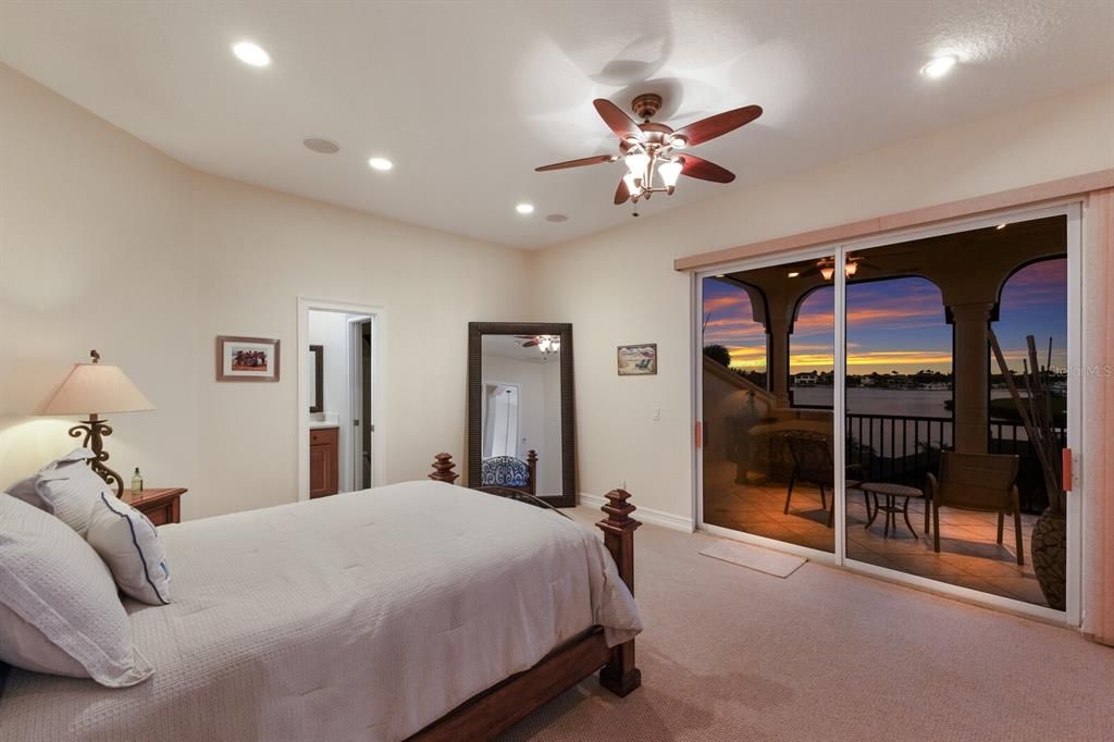 Bedroom, Interior, Recessed Lighting, Water