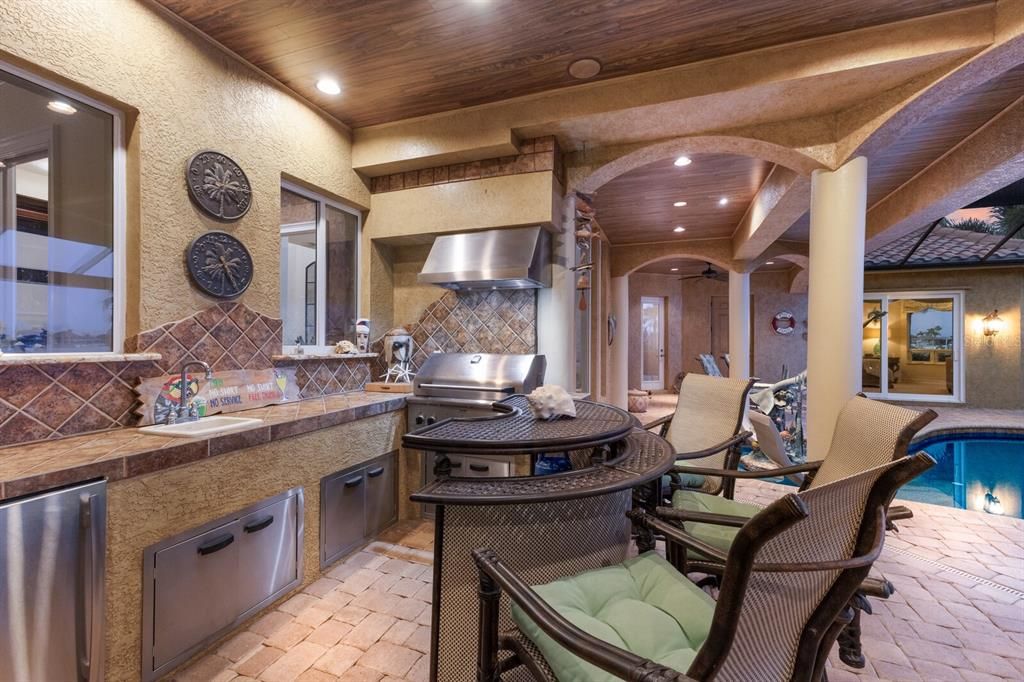 Exterior, Interior, Recessed Lighting, Stainless Steel Appliances, Wooden Ceilings