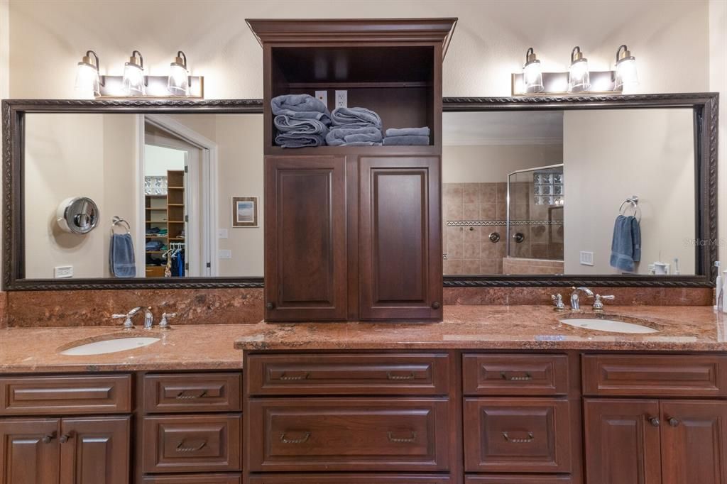 Bathroom, Dual Sink Vanities, Interior