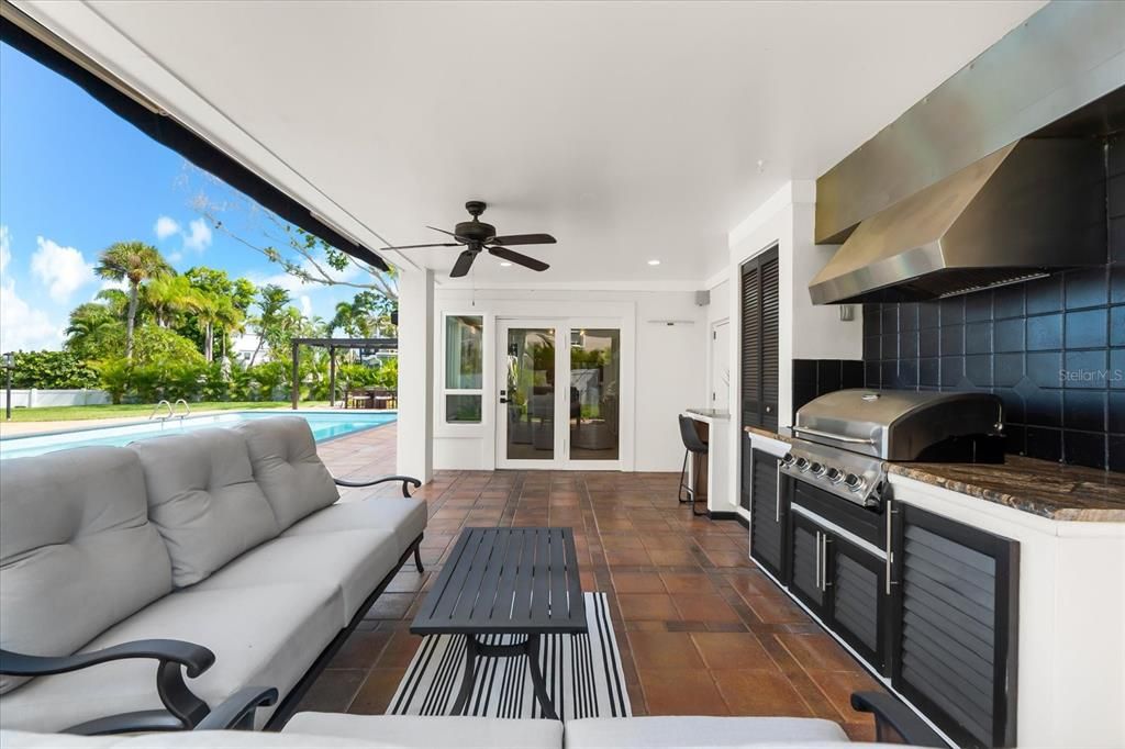 Exterior, Outdoor Kitchen, Water