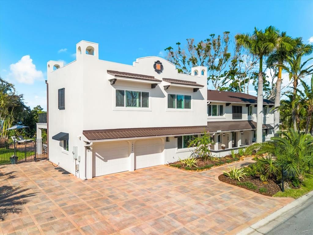 Attached, Exterior, Facade, Modern