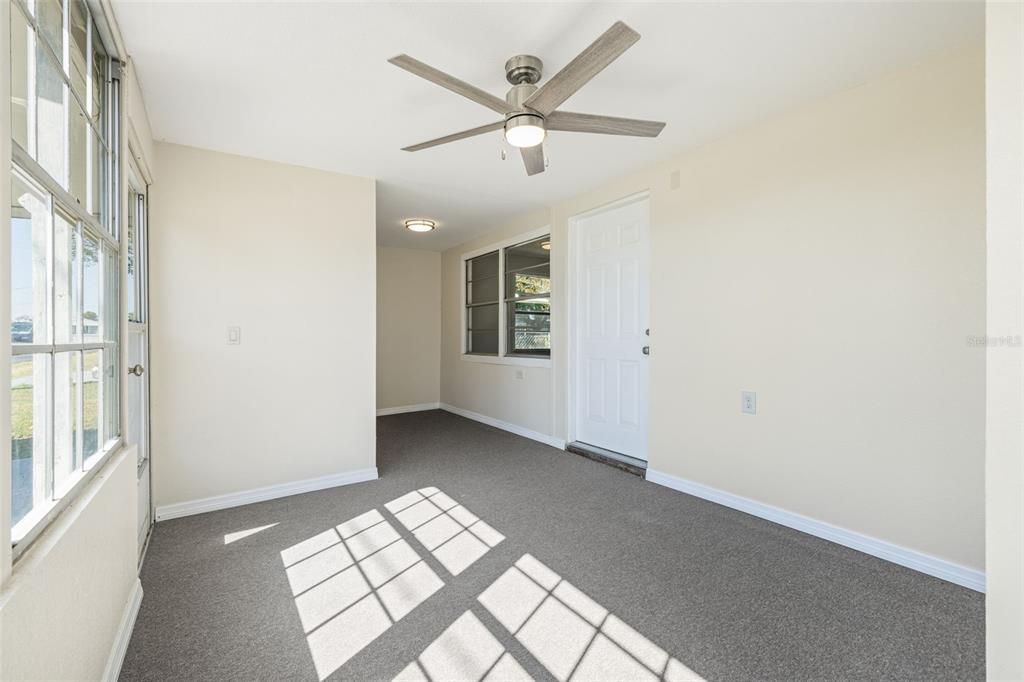 Empty room, Interior
