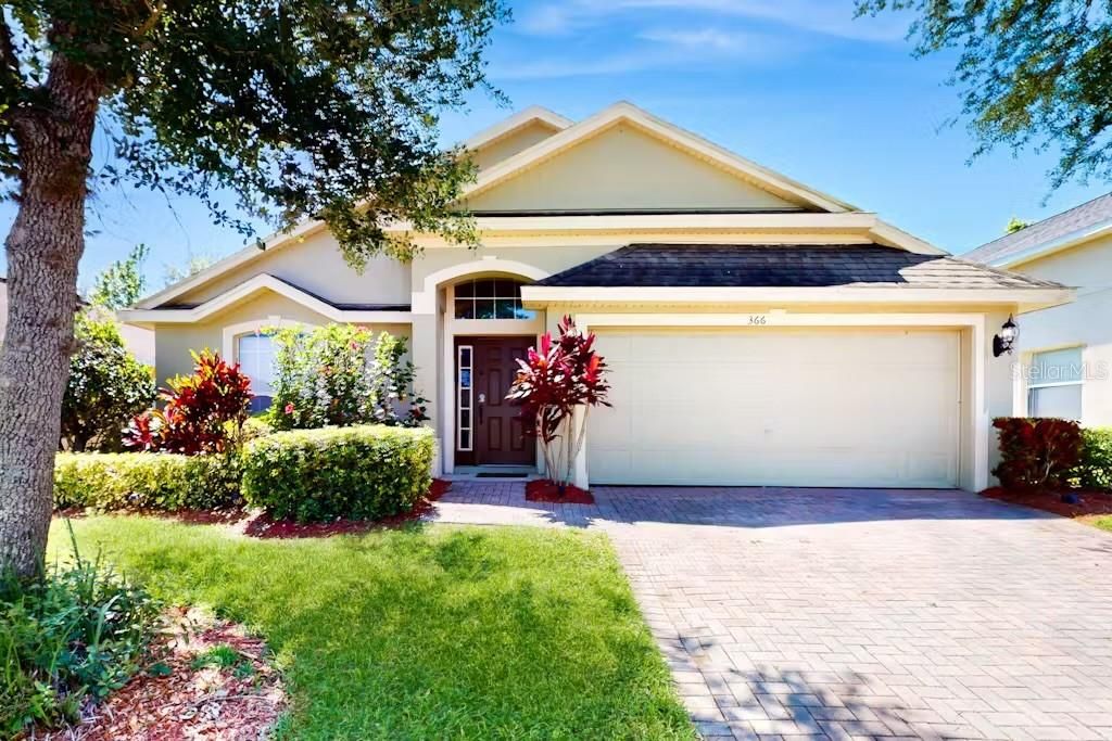 Attached, Exterior, Facade, American Craftsman