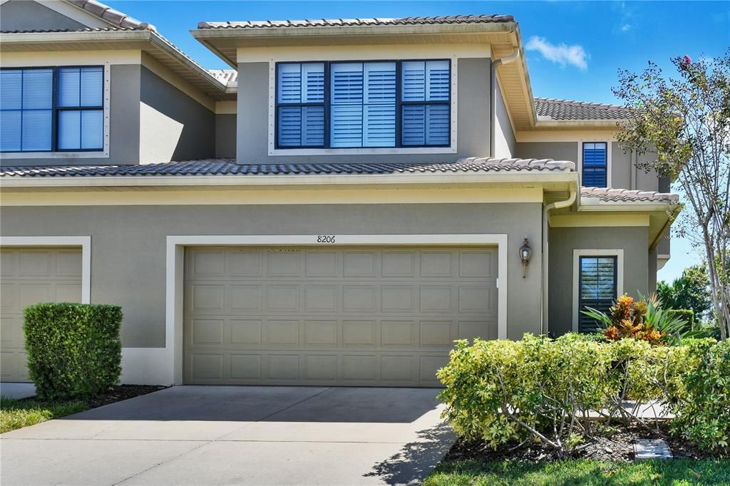 Attached, Exterior, Facade, Mediterranean