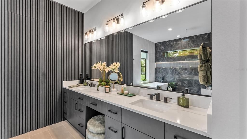 Bathroom, Dual Sink Vanities, Interior, Recessed Lighting