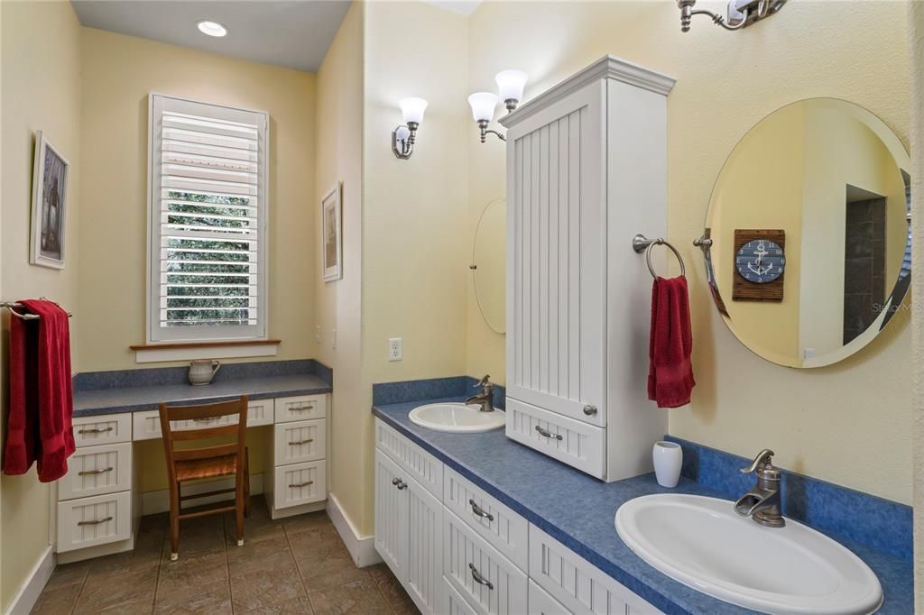 Bathroom, Dual Sink Vanities, Interior, Recessed Lighting