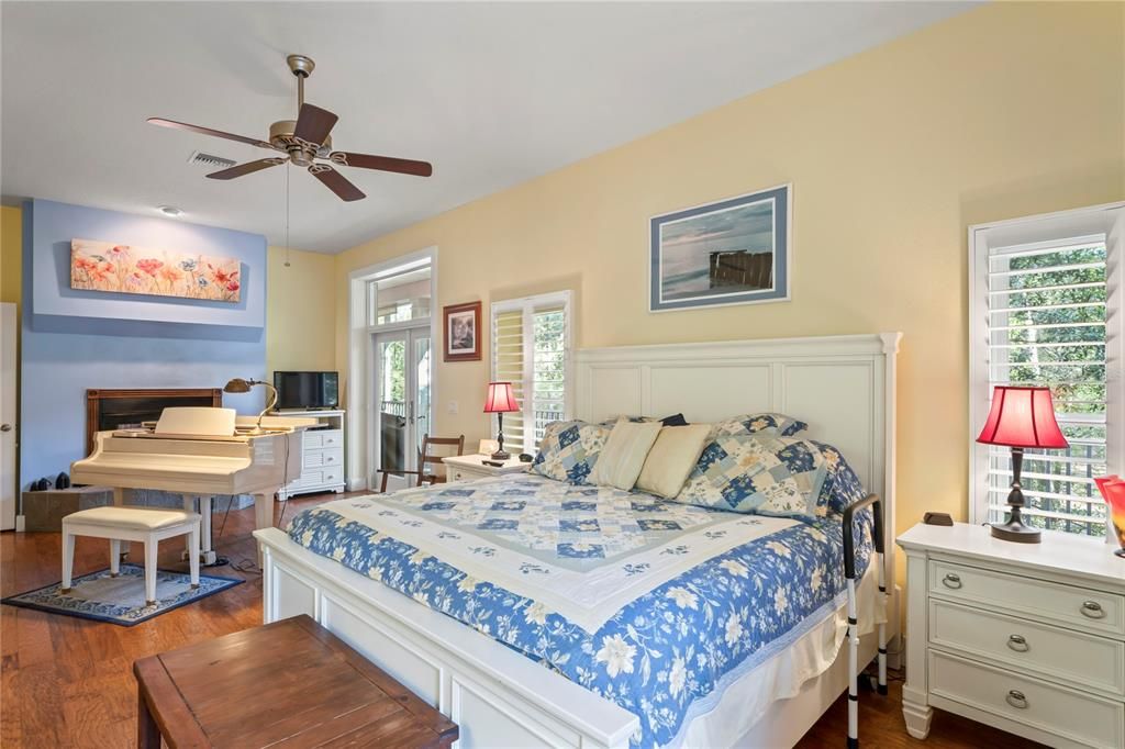 Bedroom, Interior, Piano, Wood Texture Flooring