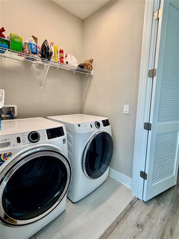 Interior, Washer, Wood Texture Flooring
