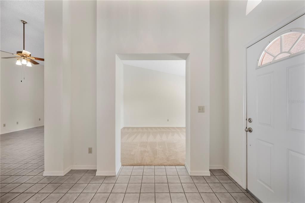 Empty room, Interior