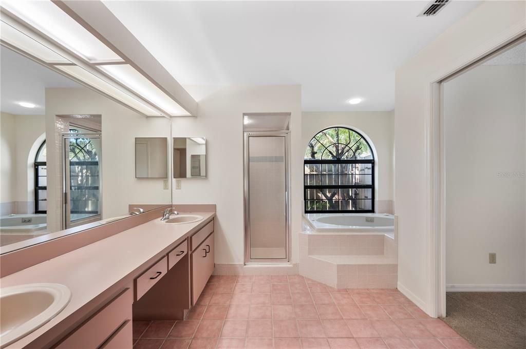 Bathroom, Dual Sink Vanities, Interior, Recessed Lighting