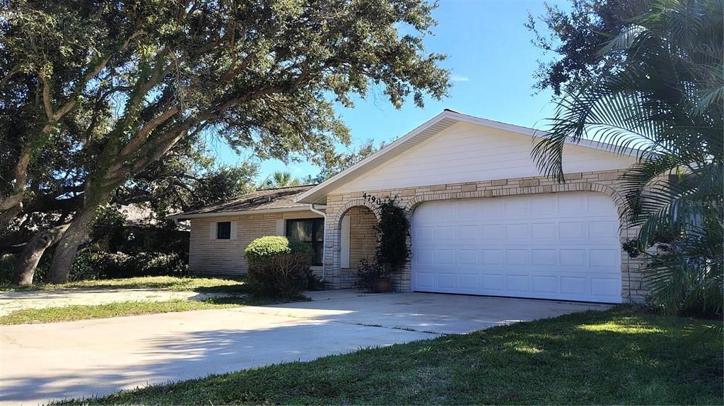 Attached, Exterior, Facade, Brick Facade, Ranch