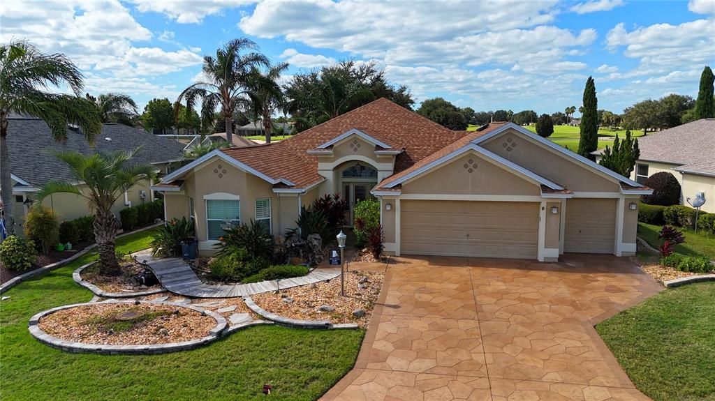 Attached, Exterior, Facade, Mediterranean