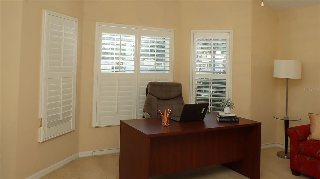 Home Office, Interior