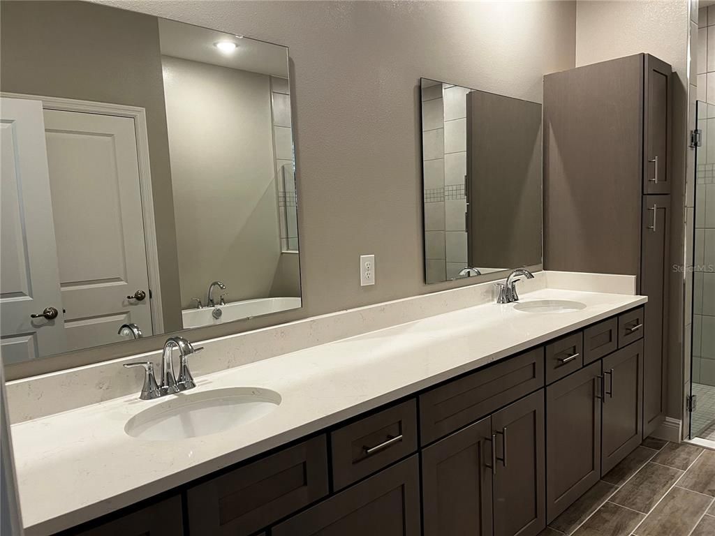 Bathroom, Dual Sink Vanities, Interior, Recessed Lighting