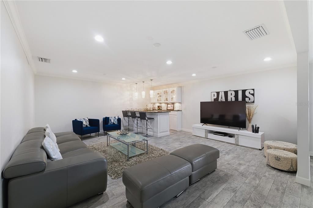 Interior, Living room, Pendant Lights, Recessed Lighting, Wood Texture Flooring