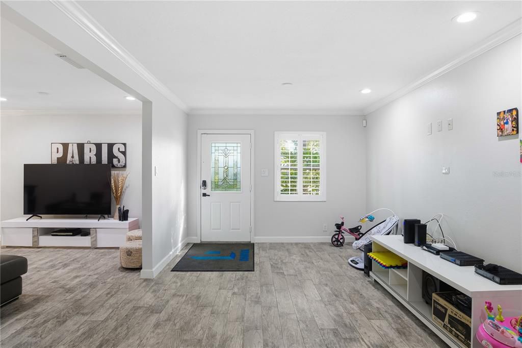 Interior, Recessed Lighting, Wood Texture Flooring