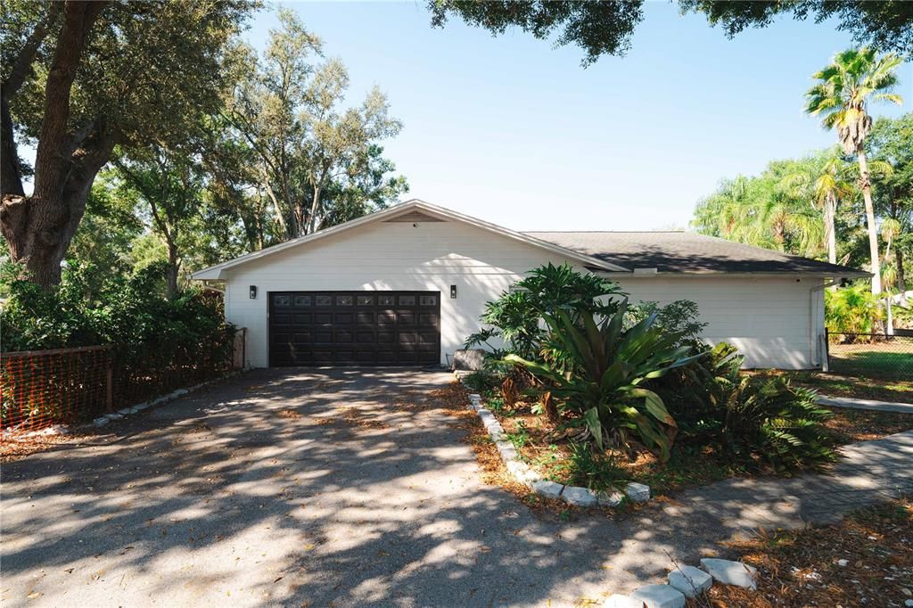 Detached Garage, Exterior