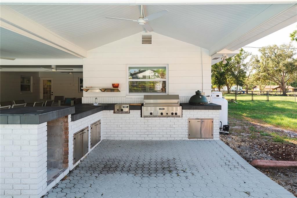 Exterior, Outdoor Kitchen