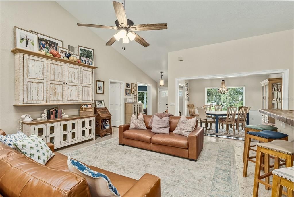 Dining room, Interior, Living room, Pendant Lights