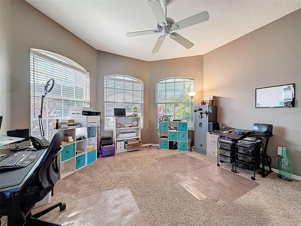 Home Office, Interior