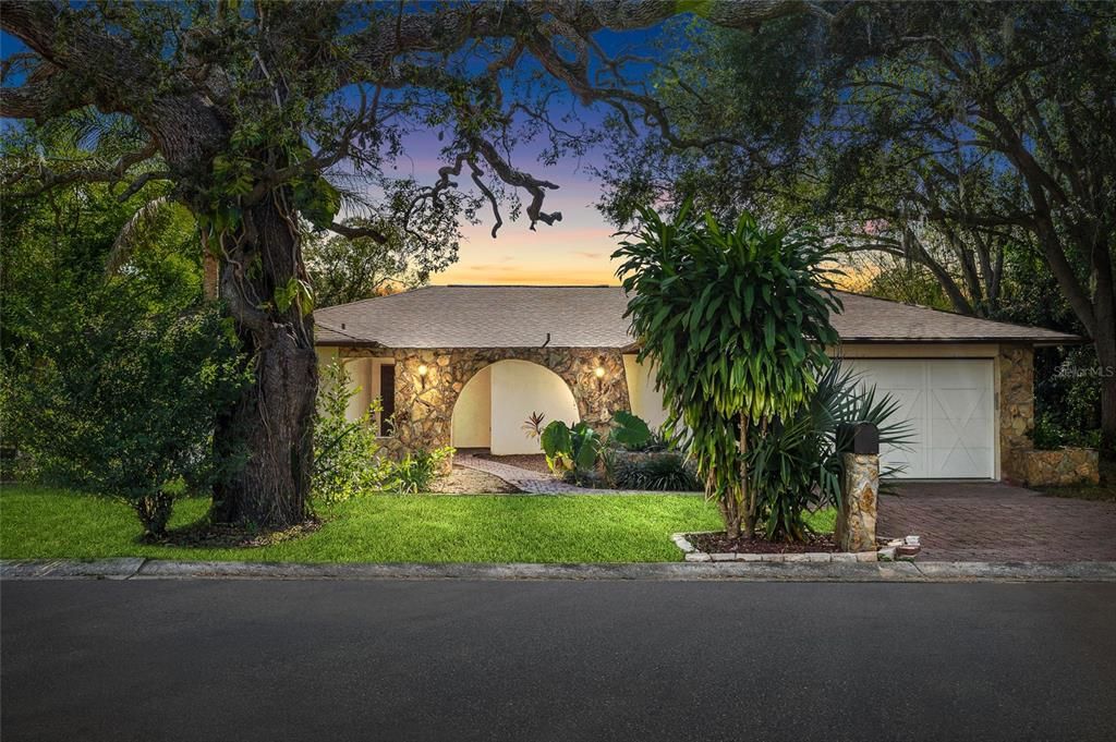 Attached, Exterior, Facade, Ranch