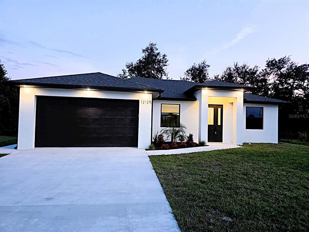 Attached, Backyard, Exterior, Facade, Ranch