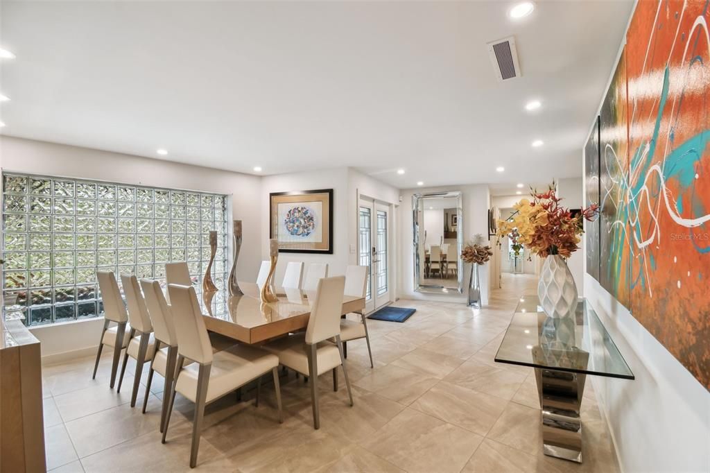 Dining room, Interior, Recessed Lighting