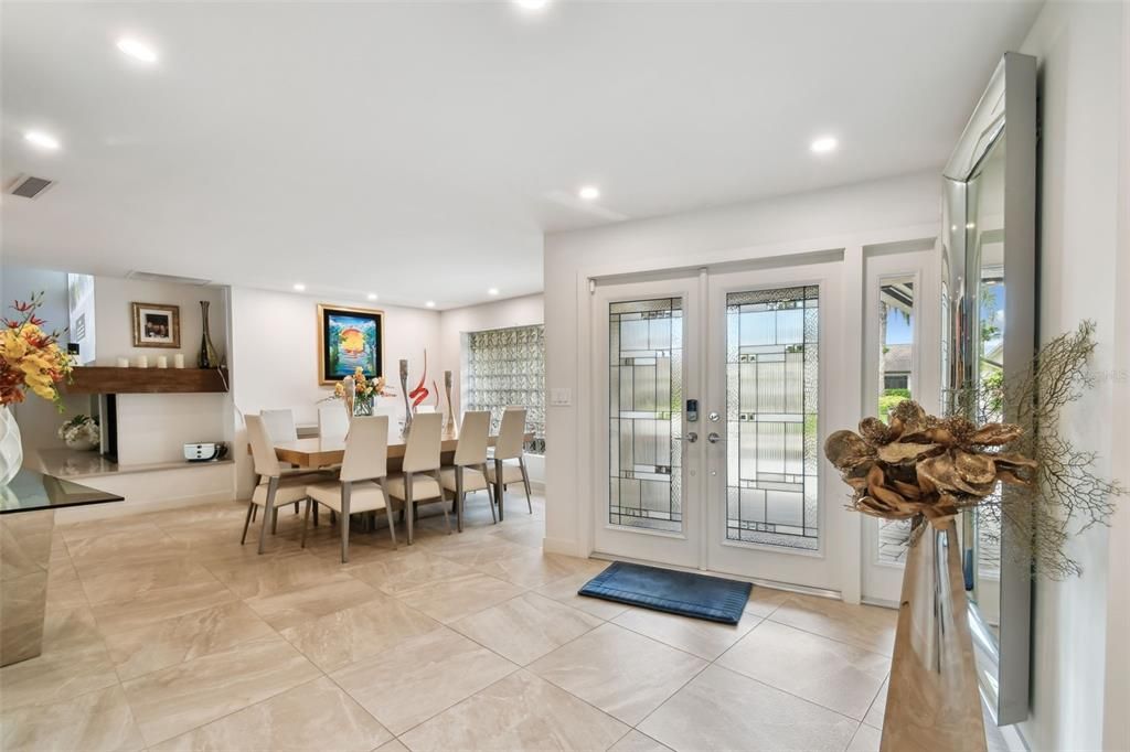 Dining room, Interior, Recessed Lighting