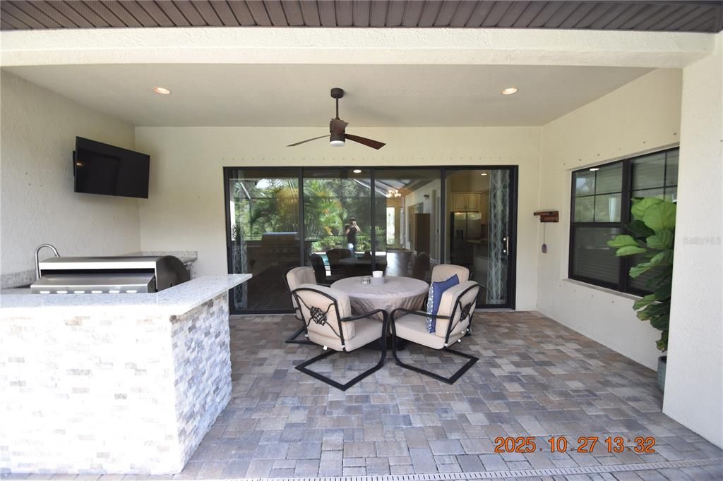 Exterior, Outdoor Kitchen