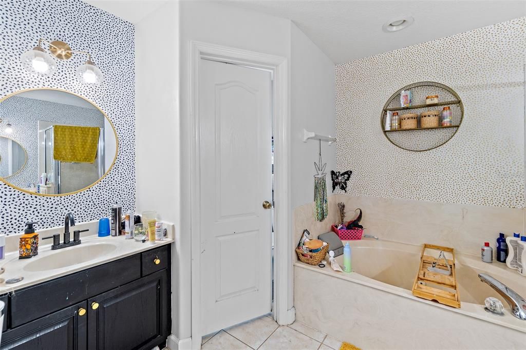 Bathroom, Interior, Recessed Lighting